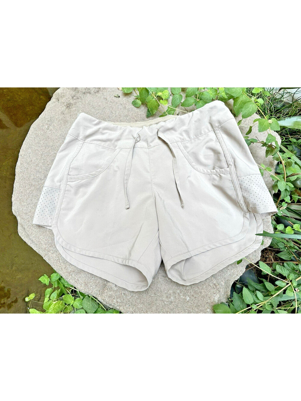 Magellan Outdoor Fish Gear Women’s Khaki Performance Shorts Size Small